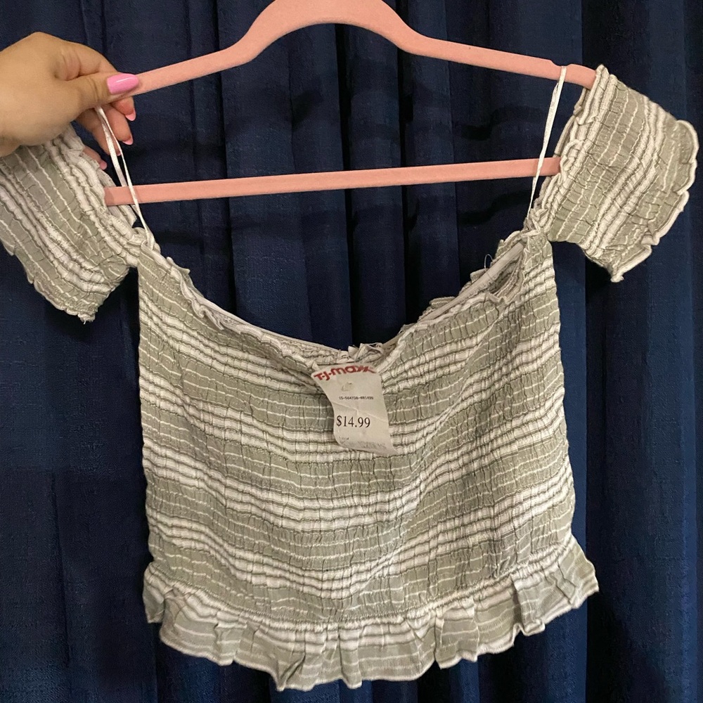 New with tags crop top